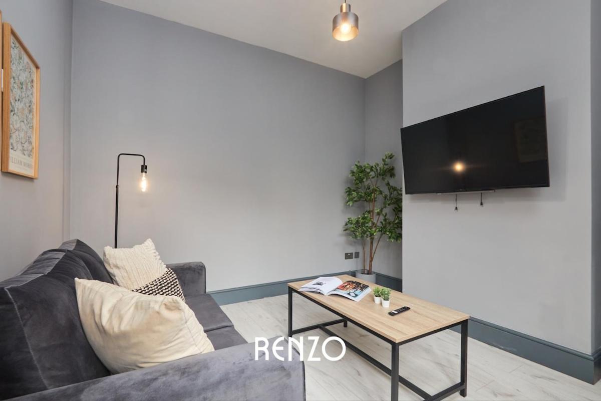 Inviting 1-bed In By Renzo, Perfect For Contractors, Free Wi-fi!