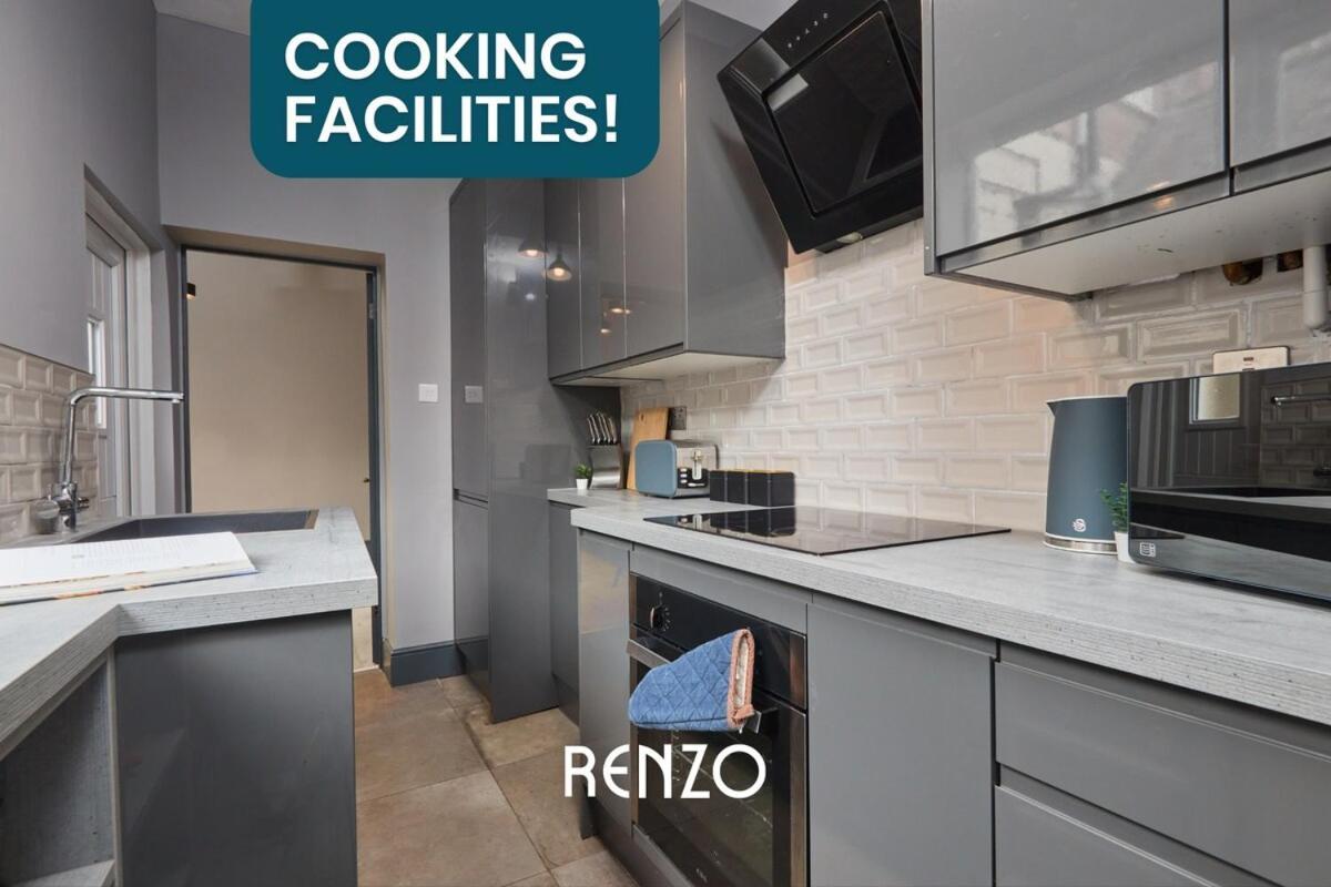 Inviting 1-bed In By Renzo, Perfect For Contractors, Free Wi-fi!