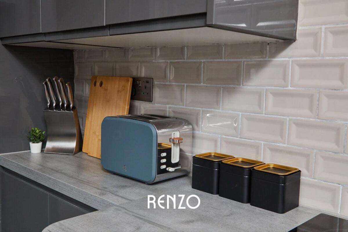 Inviting 1-bed In By Renzo, Perfect For Contractors, Free Wi-fi! *