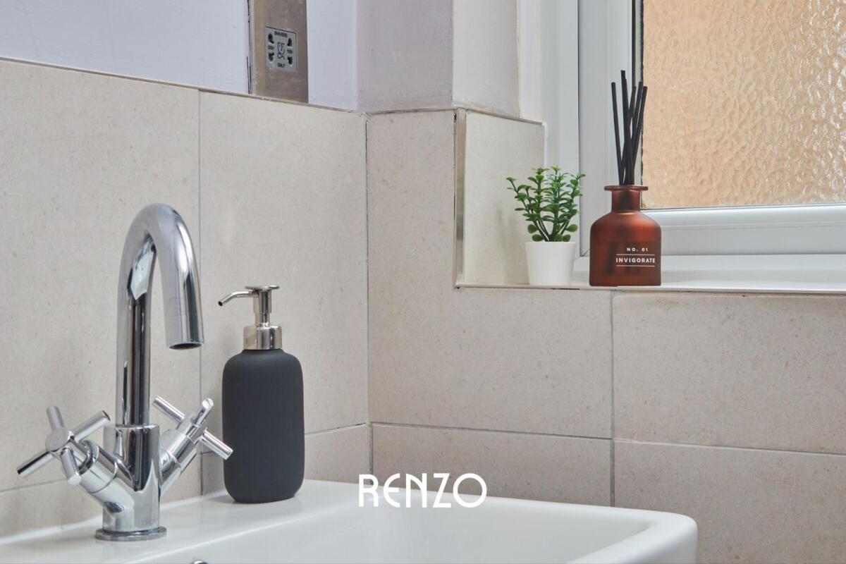 Inviting 1-bed In By Renzo, Perfect For Contractors, Free Wi-fi! *