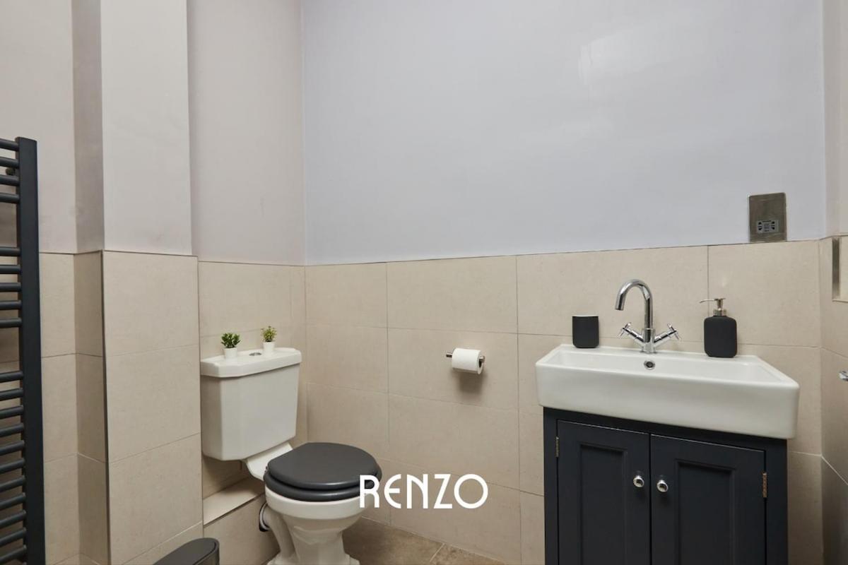 Inviting 1-bed In By Renzo, Perfect For Contractors, Free Wi-fi!